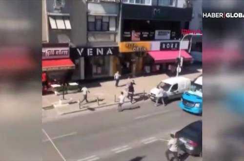 Ticarətçilər taxta parçaları ilə bir-birinə hücum etdilər - VİDEO