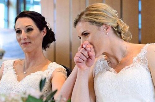 Azərbaycan çempionatının mükafatçısı həmcinsi ilə evləndi - FOTOlar