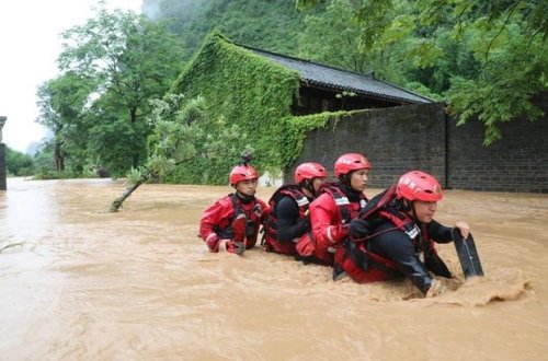 Çində leysan yağışları onlarla insanın ölümünə səbəb oldu