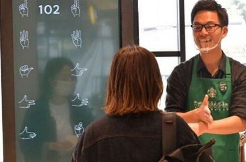 В Токио открыли кафе, где официанты и посетители общаются на языке жестов