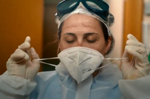 Koronavirusa yoluxmuş iki körpəsi olan azərbaycanlı həkim: Yaşamaq istəyirəm - FOTO