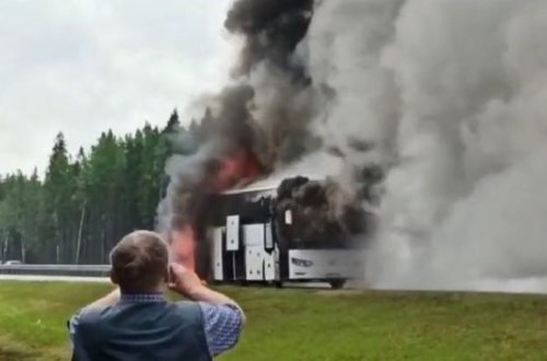 40-a yaxın turisti daşıyan avtobus bir anda yandı — VİDEO