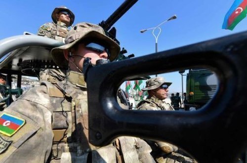 В Азербайджане началась отправка призывников на срочную действительную военную службу