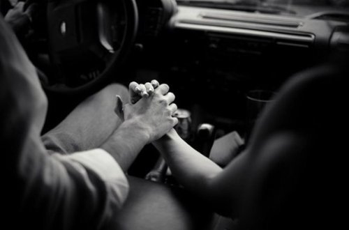 Arvadını müdirin maşınında tutdu — Azərbaycanda şok