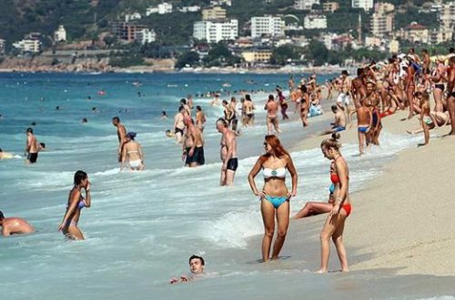 Ukraynalı turistlər tətil üçün Türkiyəyə gəldi