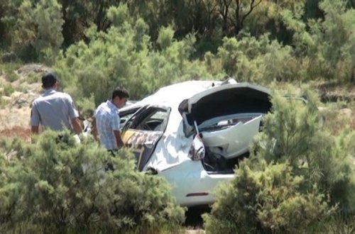 В Лерике автомобиль упал в овраг, есть погибшие и раненые