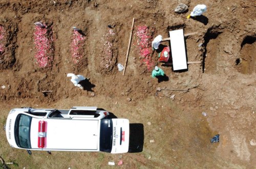 Koronovirusa yoluxanların sayı 11 milyona çatır