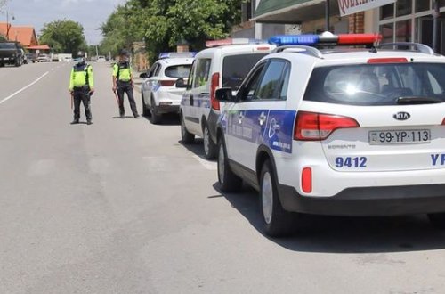 Karantin rejimində Şamaxıya gələn sürücü və sərnişinlər polisdən yayına bilmədi - VİDEO