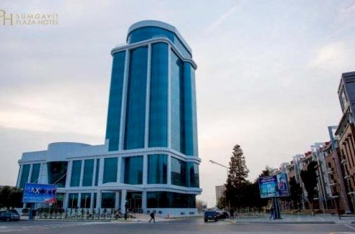 Koronavirusla mübarizə aparan həkimlərin qaldığı hotelin işçilərinin icazəsi ləğv edildi