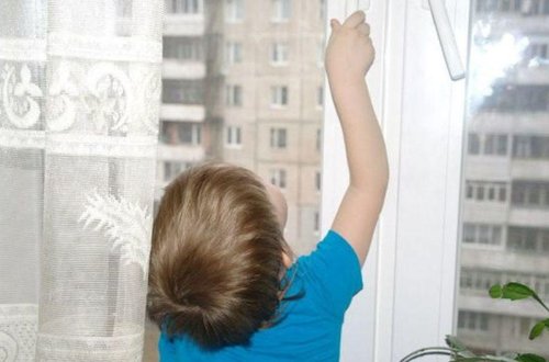 Bakıda 5 yaşlı uşaq 5-ci mərtəbədən yıxıldı