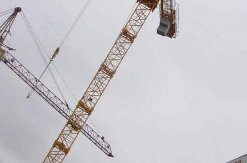 На стройке в Китае обрушился башенный кран, есть погибшие