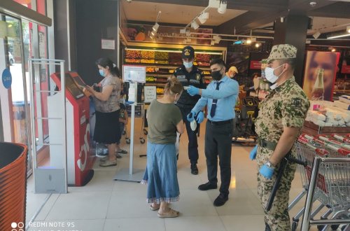 Bakıda marketlərdə polis postları yaradıldı - FOTOLAR