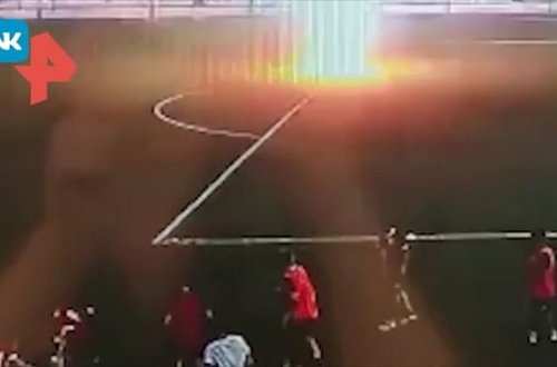 İldırımın 16 yaşlı futbolçunu vurduğu an - VİDEO