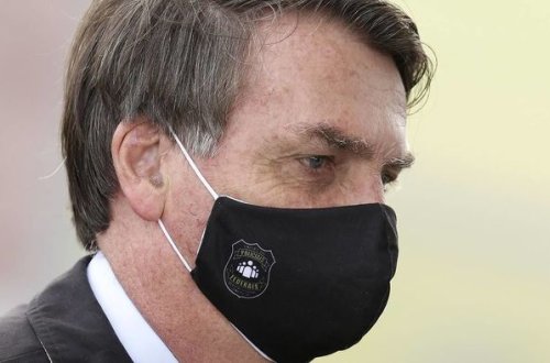 Президент Бразилии заявил о наличии у него симптомов коронавируса