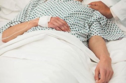 Azərbaycanda koronavirusdan ölənlərin meyitləri: Xəstəxana dəhlizindən - VİDEO