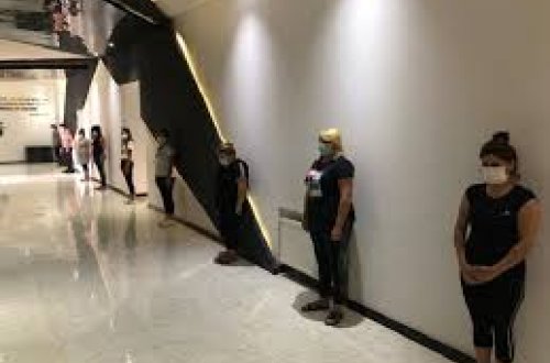 Bakıda bazarda gizli fəaliyyət göstərən obyektdə 8 qadın saxlanılıb - FOTO