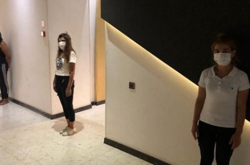 В Баку выявлено нарушившее карантинный режим кафе, задержаны восемь женщин - ФОТО