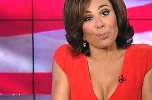 Aparıcı modelin çılpaq şəklini təsadüfən milyonlarla tamaşaçıya göstərdi - FOTO