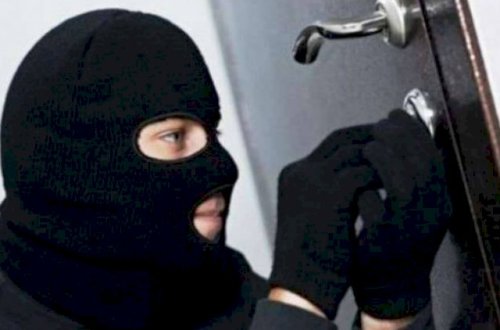 Bakıda yataqxanada yaşayan qadının evindən 15 min manat oğurlandı