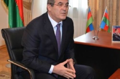 Qaradağın icra başçısı Süleyman Mikayılov 61 yaşlı böyük qardaşını döyüb