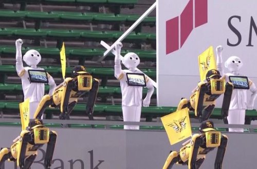 Matç zamanı robotların rəqsi azarkeşləri dəhşətə gətirdi - VİDEO