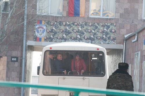Polis nəzarəti altında orduya çağırış və xidmətdən yayınan 15 min gənc