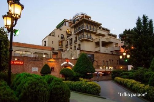 Azərbaycan belə talanır: 70 yaşlı məmurun milyonluq seyrəngahı... - FOTOLAR