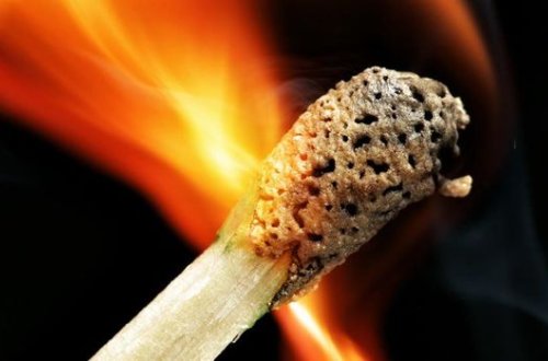 Qısqanc ər arvadının maşınını yandırmaq istədi