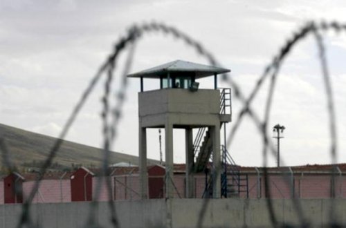 Məhkum ərinə heroin gətirən qadın saxlanıldı