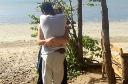 Qucaqlaşan cütlüyün BU FOTOSU çoxlarını ÇAŞQINLIĞA SALDI