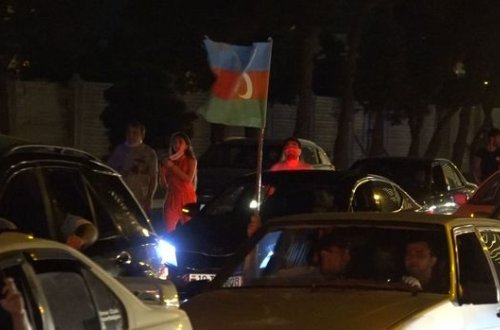 Bakıda cəbhəyə dəstək yürüşü keçirilir - VİDEO