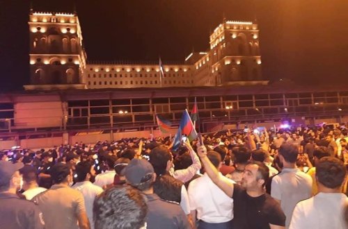 SON DƏQİQƏ: Bakıda böyük yürüş başladı - XALQ ORDUYA BELƏ DƏSTƏK OLUR