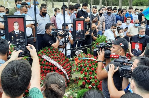 Generalın və polkovnikin dəfnindən fotoreportaj
