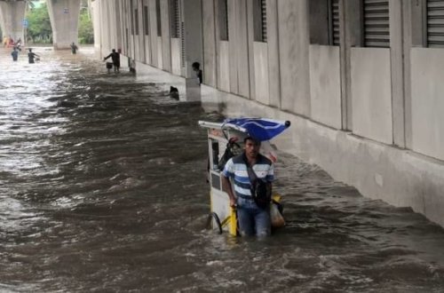 Число погибших из-за ливневых паводков в Индонезии выросло до 15