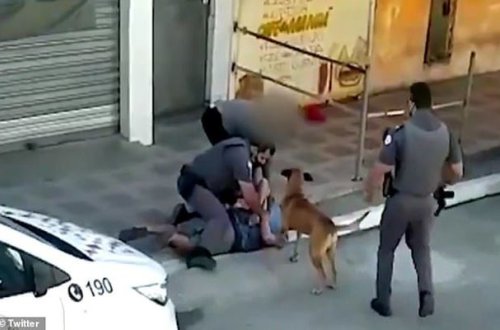 Полицейский наступил на шею чернокожей женщины в Бразилии - ВИДЕО
