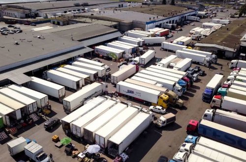 Şəmkirlilər ermənilərin Rusiyadakı yük maşınlarını bazaya buraxmadılar