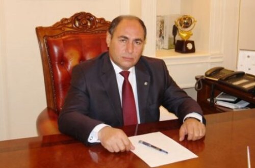 BƏRDƏ İCRA BAŞÇISI PREZİDENTƏ QARŞI: Karantində oğluna toy etdi - FOTO