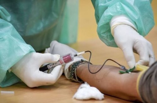 Rusiyada COVID-19-dan sağalanlar qan plazması donoruna çevrilir