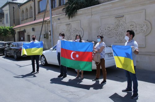 Azərbaycan gənclərindən Ukraynaya böyük dəstək! - FOTOLAR
