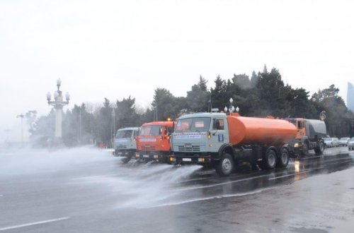 На улицах столицы проводится дезинфекция