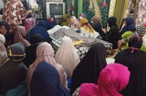 Toyunu qəflətən vəfat etmiş atasının meyitinin yanında keçirdi