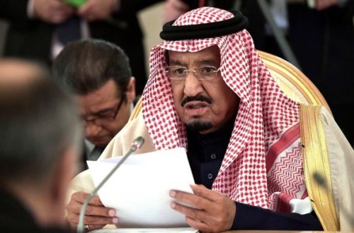 Özünütəcrid rejimində yaşayan Səudiyyə Ərəbistanı kralı xəstəxanaya yerləşdirilib