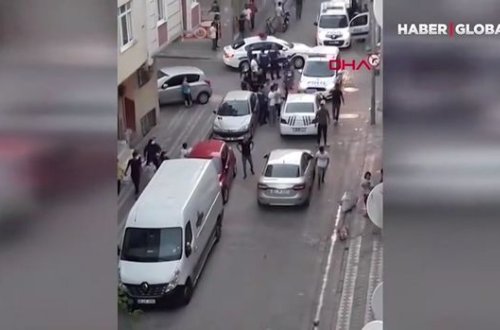 Oğlunu döyən şəxslərə eyvana çıxıb silahdan atəş açdı – VİDEO