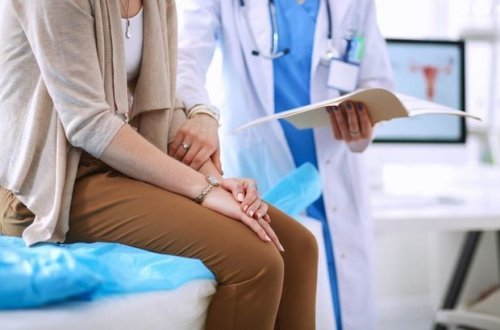 В Баку автомобиль сбил женщину