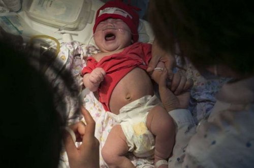 Rusiyada uşaq alveri ilə bağlı yeni təfərrüat: Körpələrdən ikisi tanınmış əcnəbi siyasətçiyə satılıb