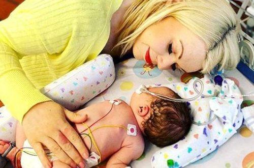 Hamilə olduğundan xəbərsiz qadın yeddi kilometr qaçdıqdan sonra uşaq dünyaya gətirdi