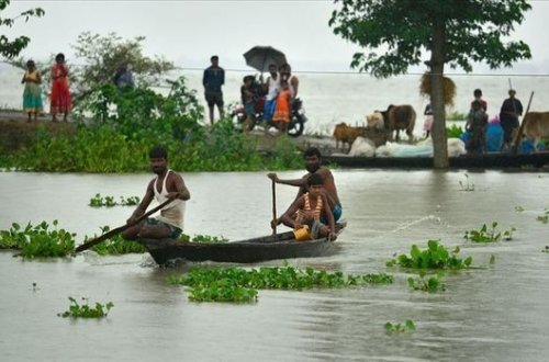 СМИ: Число жертв наводнений в Индии достигло 470