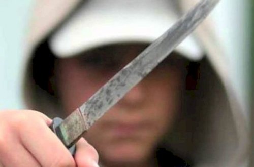 Sumqayıtda gənc qız bıçaqlandı