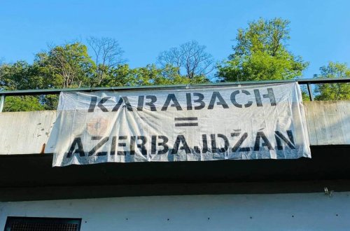 Praqanın mərkəzi körpüsünün üzərindən 