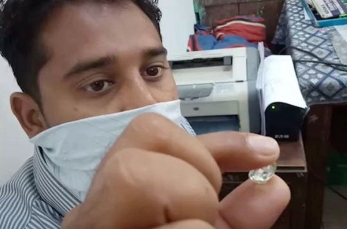 Mədəndə işləyən gənc 10,69 karatlıq almaz tapdı, həyatı dəyişdi - FOTO/VİDEO